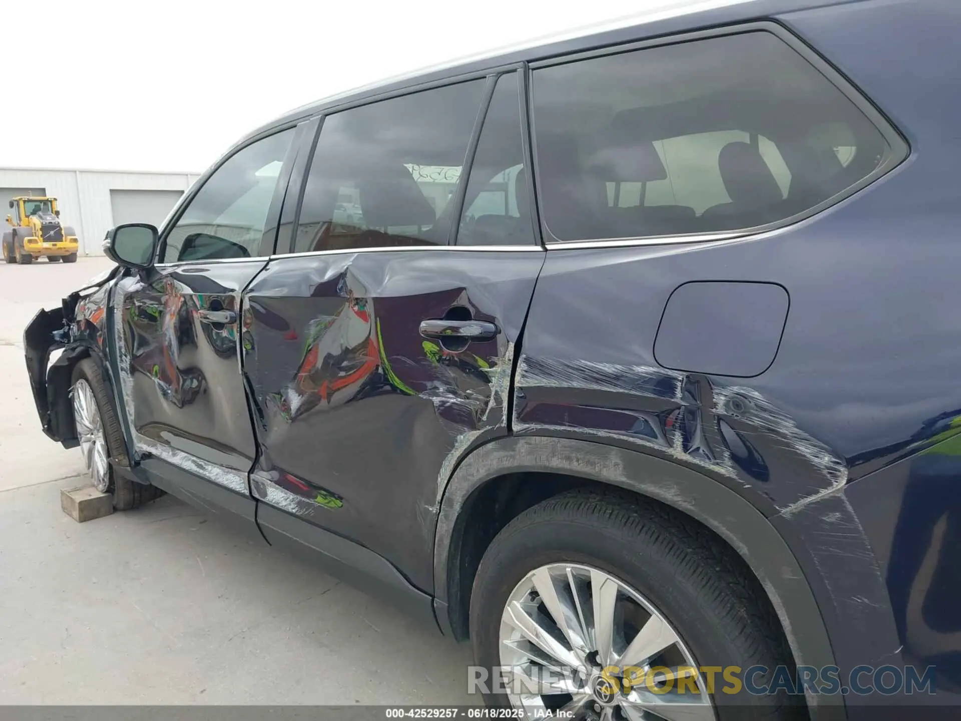 19 fotografías del automóvil dañado 5TDAAAB51SS082417 TOYOTA GRAND HIGHLANDER 2025