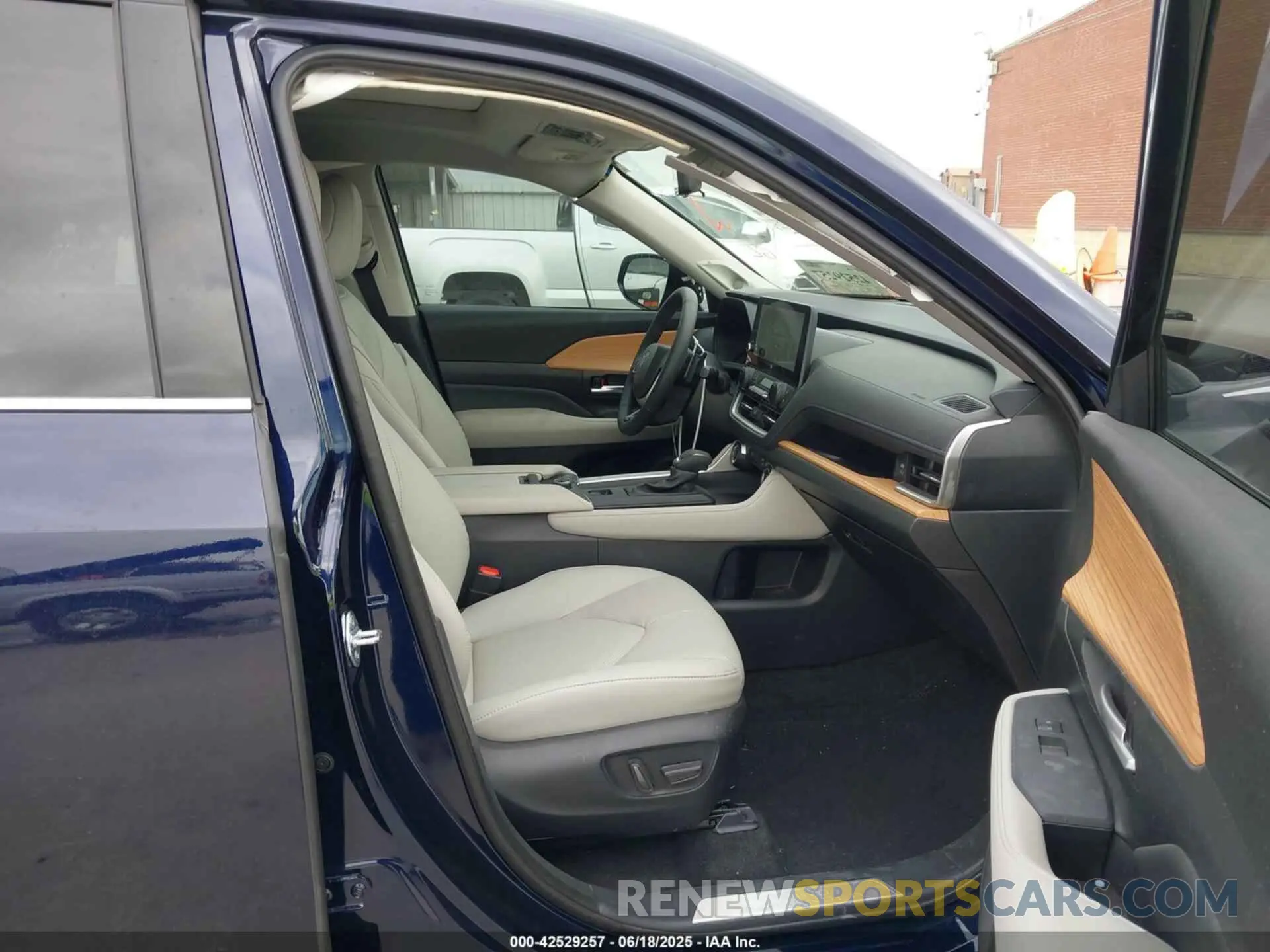 5 fotografías del automóvil dañado 5TDAAAB51SS082417 TOYOTA GRAND HIGHLANDER 2025