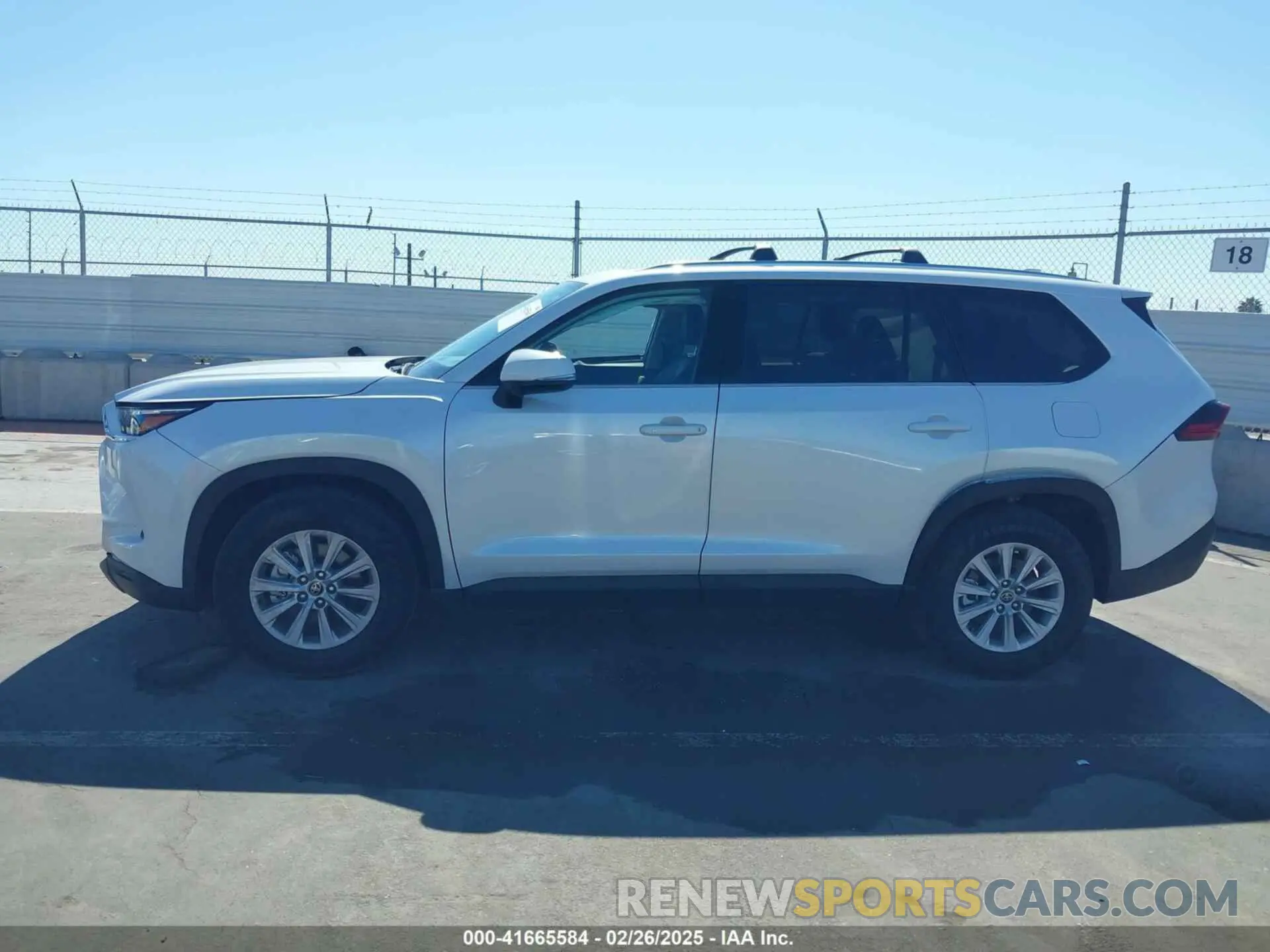 14 fotografías del automóvil dañado 5TDAAAB58SS070569 TOYOTA GRAND HIGHLANDER 2025