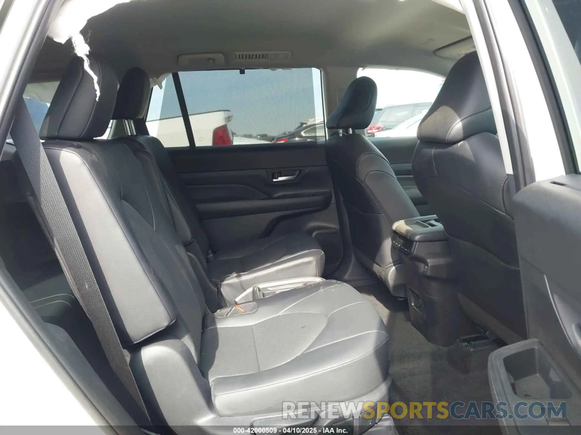 8 fotografías del automóvil dañado 5TDABAA58SS002111 TOYOTA GRAND HIGHLANDER 2025