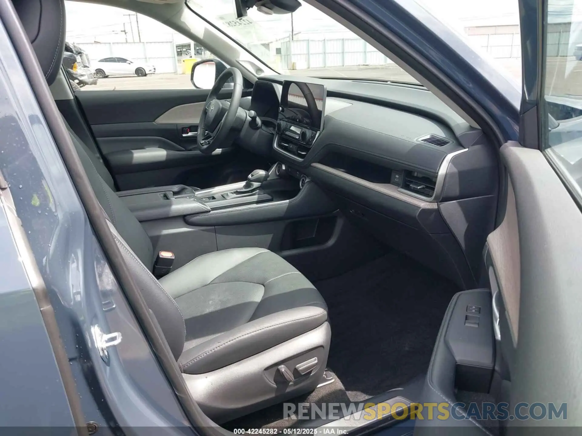 5 fotografías del automóvil dañado 5TDACAB55SS034154 TOYOTA GRAND HIGHLANDER 2025