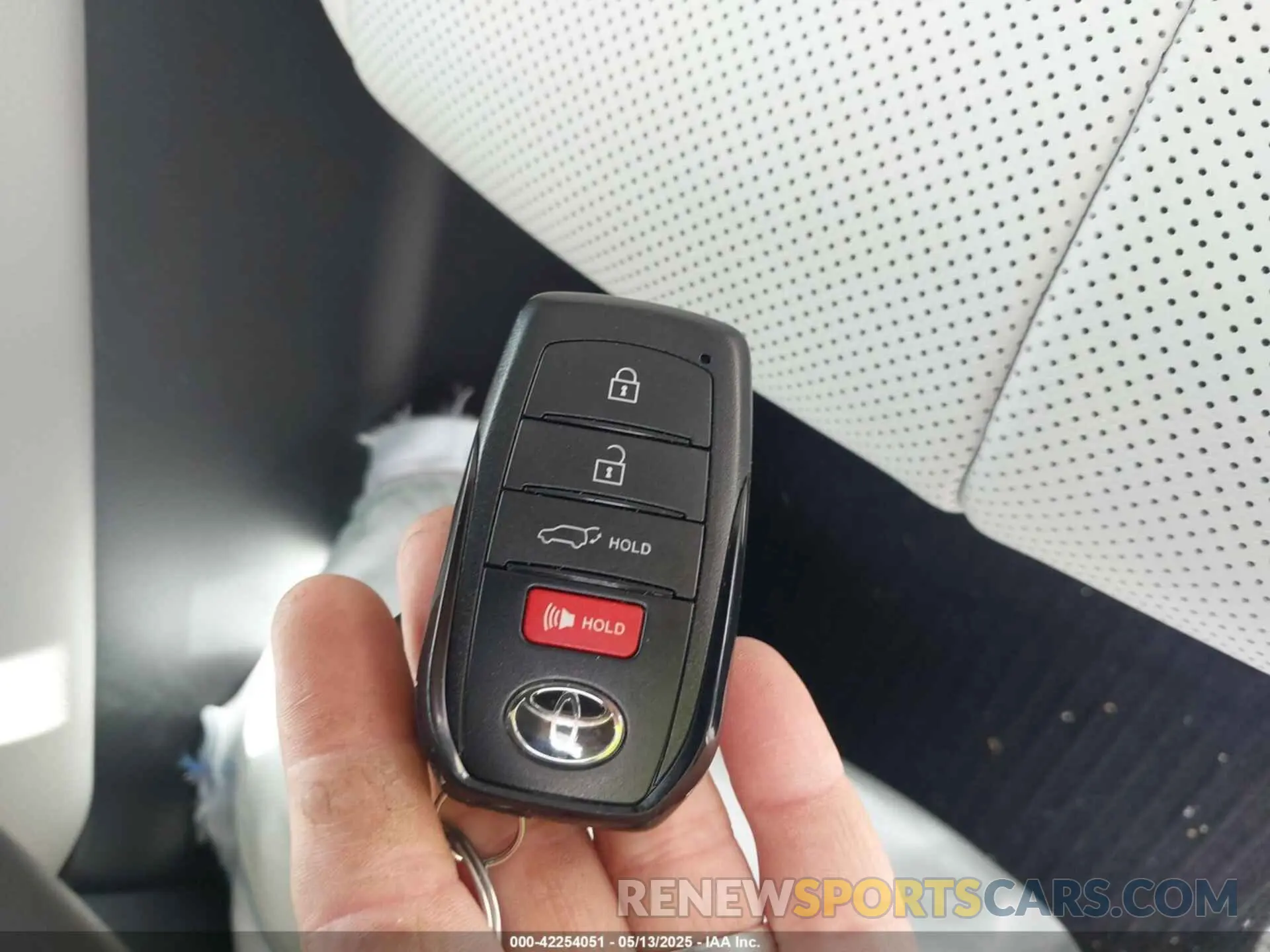 11 fotografías del automóvil dañado 5TDACAB55SS044585 TOYOTA GRAND HIGHLANDER 2025