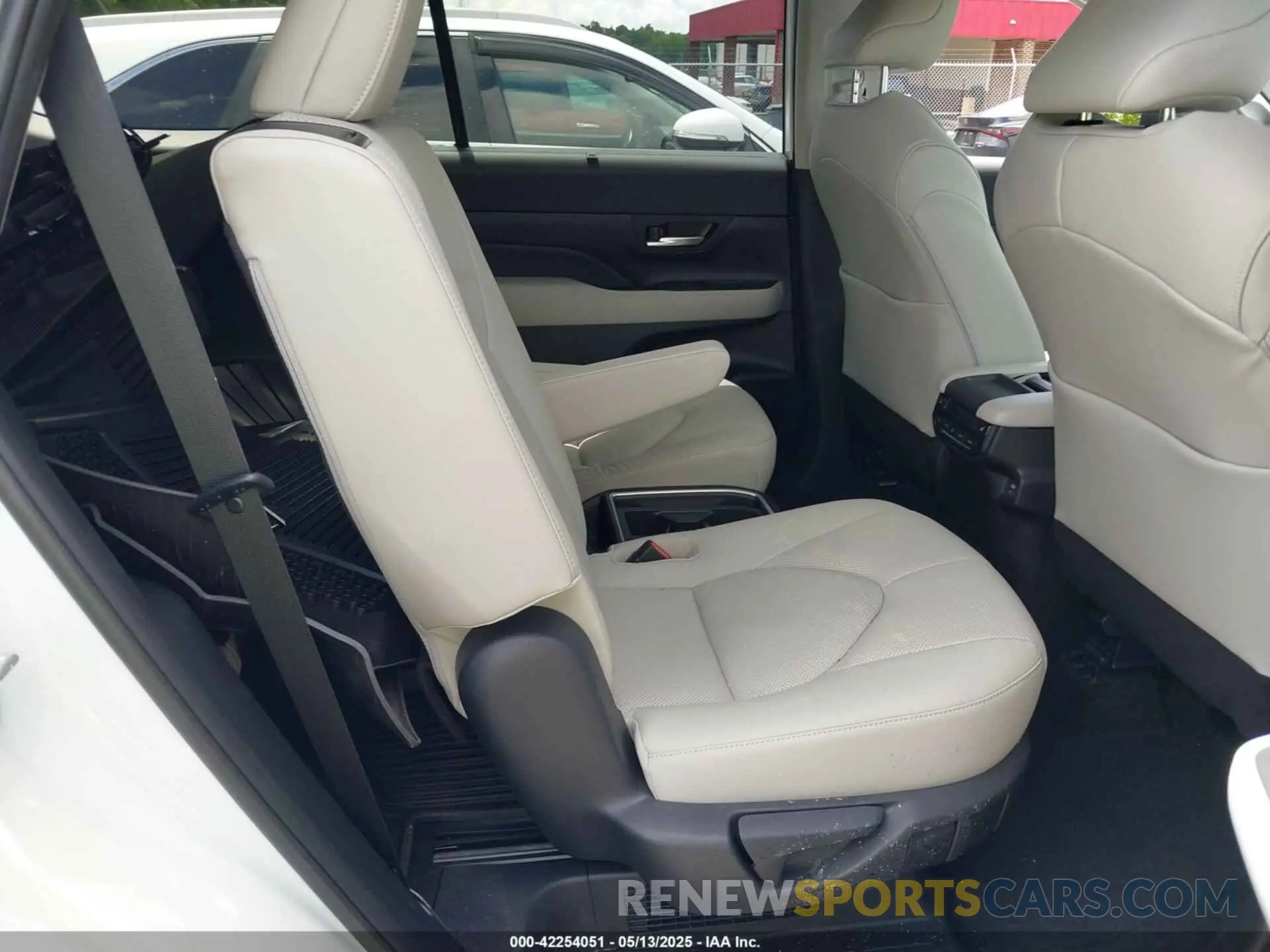 8 fotografías del automóvil dañado 5TDACAB55SS044585 TOYOTA GRAND HIGHLANDER 2025