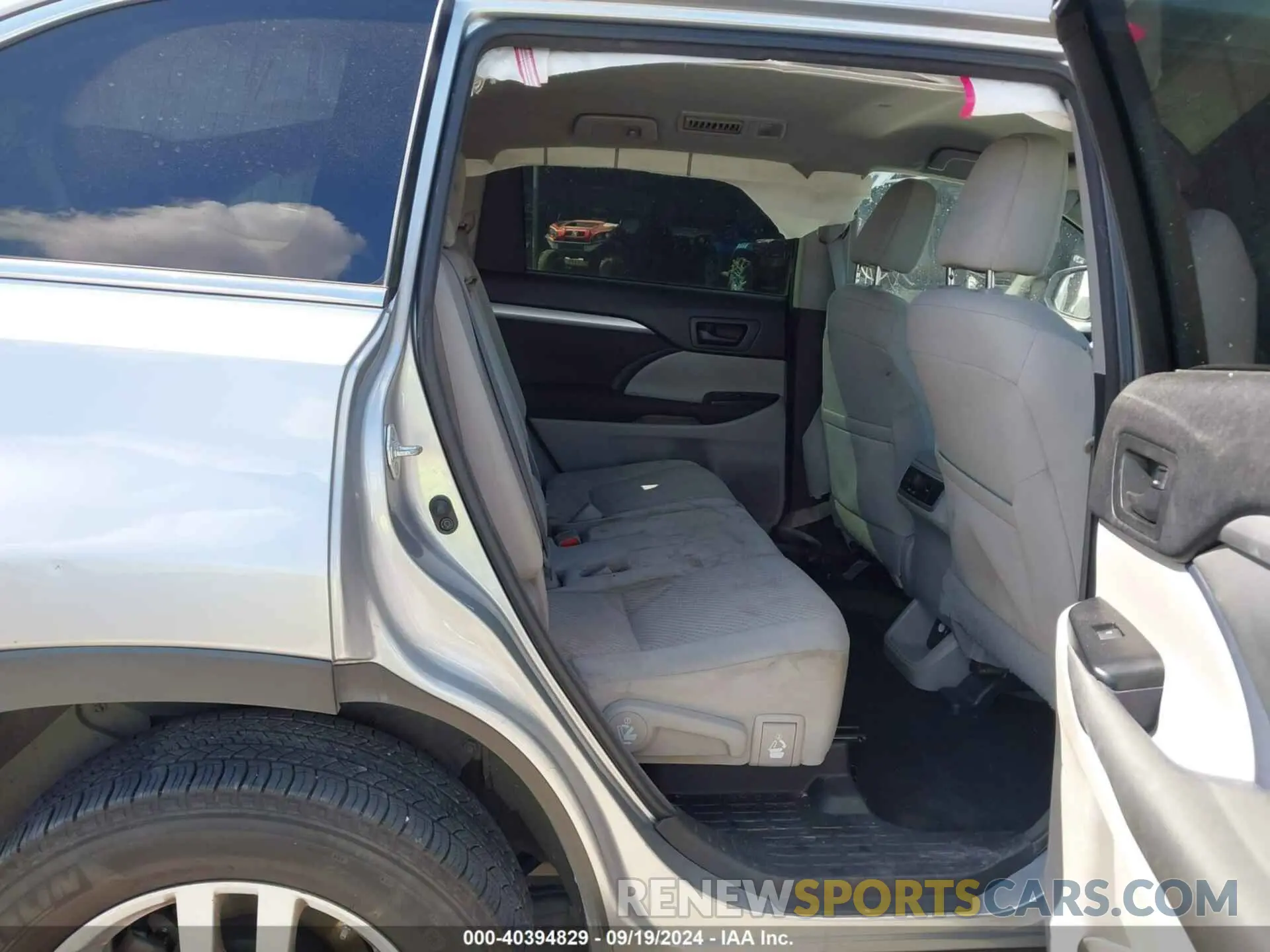 8 fotografías del automóvil dañado 5TDZARFHXGS021838 TOYOTA HIGHLANDER 2016