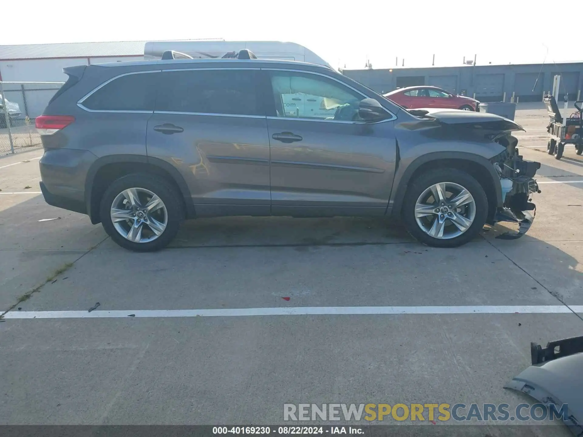 14 fotografías del automóvil dañado 5TDDZRFH8JS496897 TOYOTA HIGHLANDER 2018