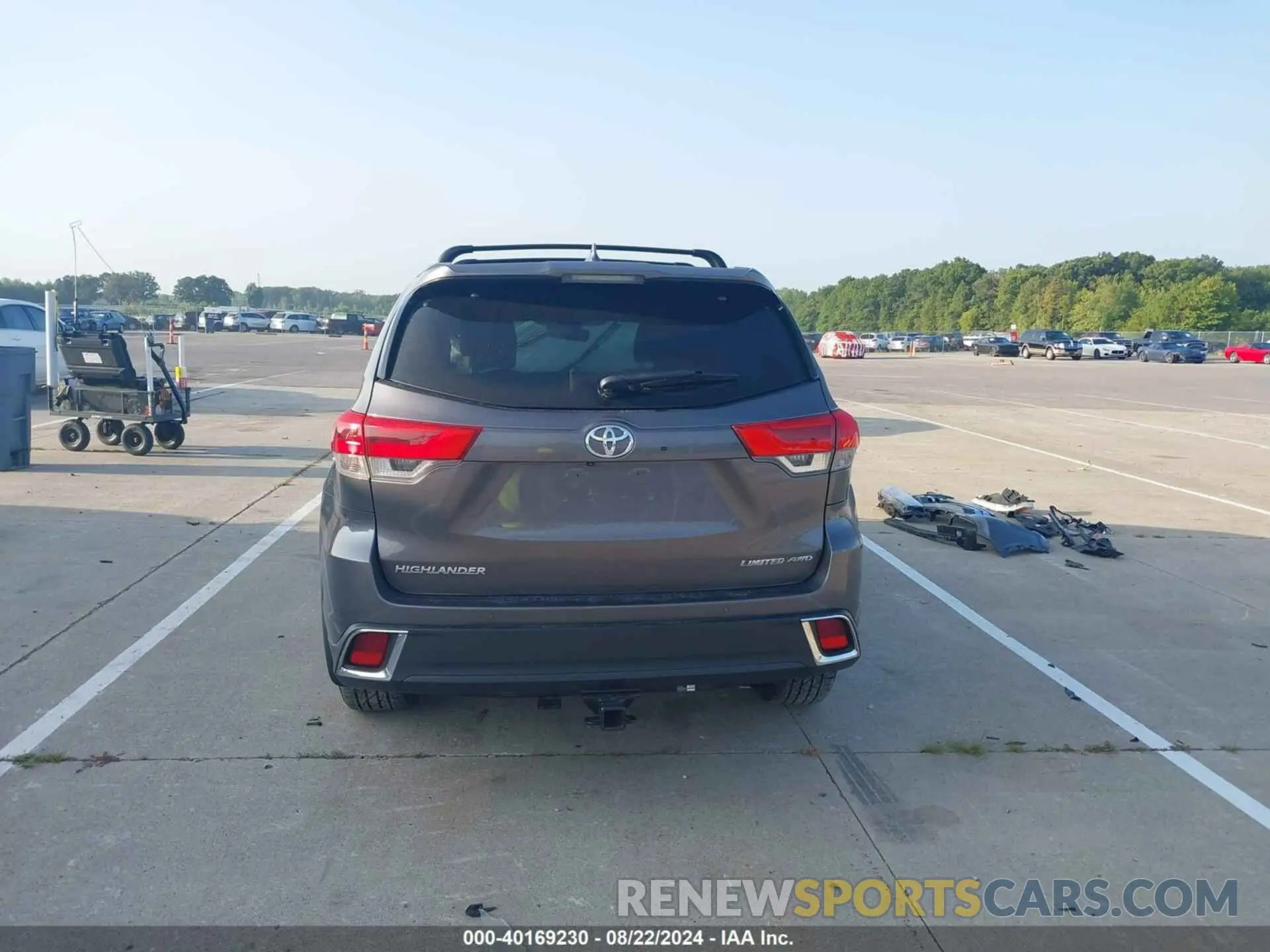 17 fotografías del automóvil dañado 5TDDZRFH8JS496897 TOYOTA HIGHLANDER 2018