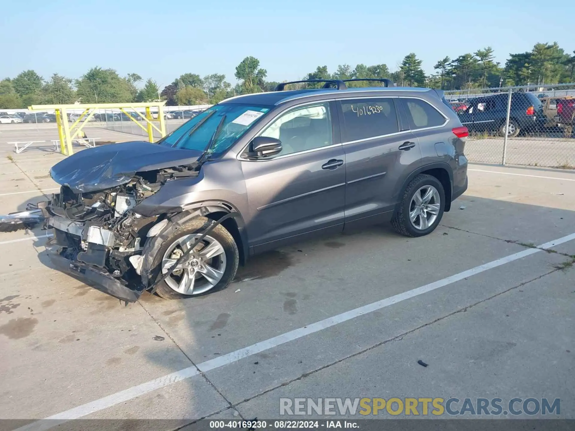 2 fotografías del automóvil dañado 5TDDZRFH8JS496897 TOYOTA HIGHLANDER 2018