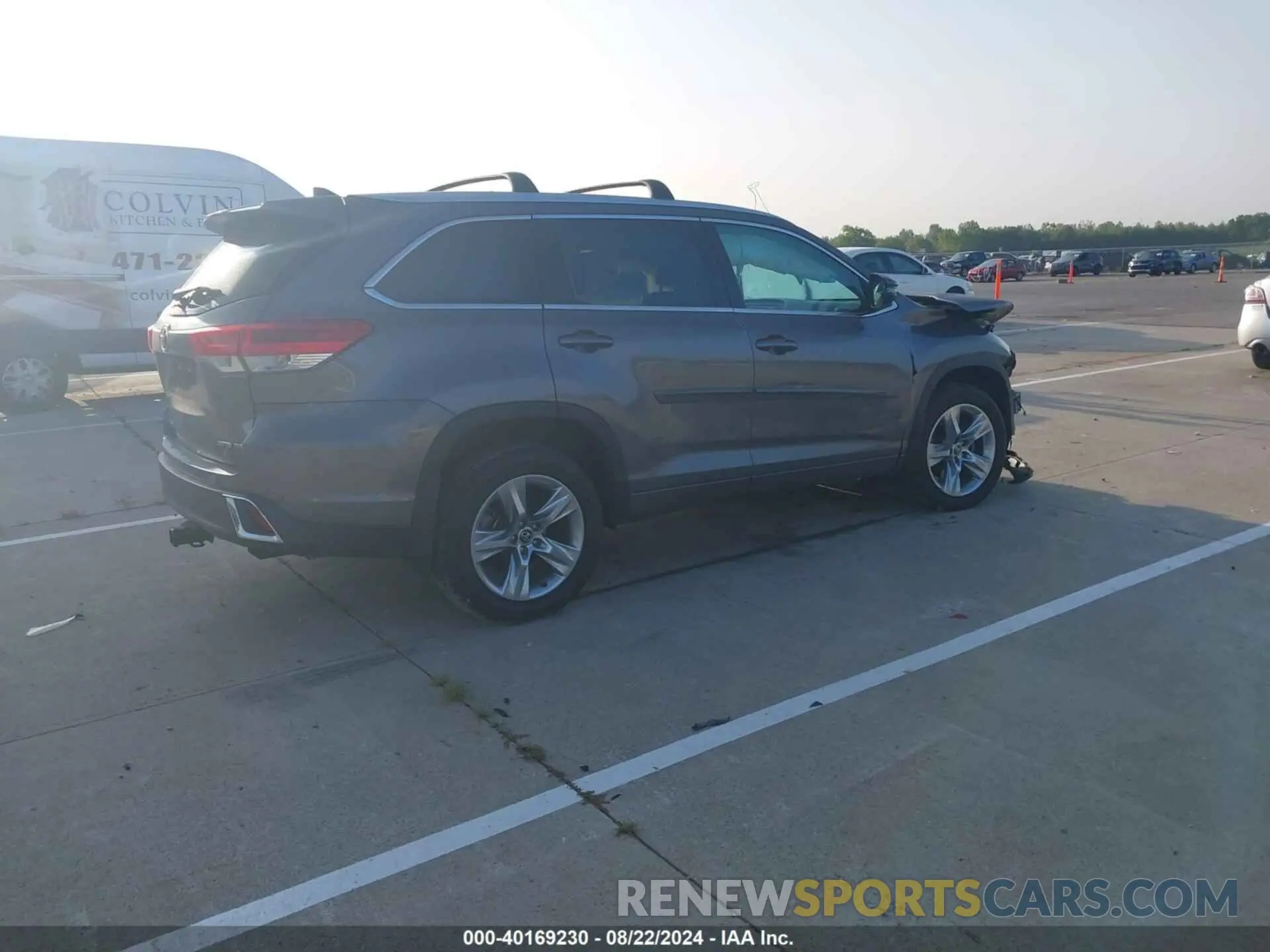 4 fotografías del automóvil dañado 5TDDZRFH8JS496897 TOYOTA HIGHLANDER 2018