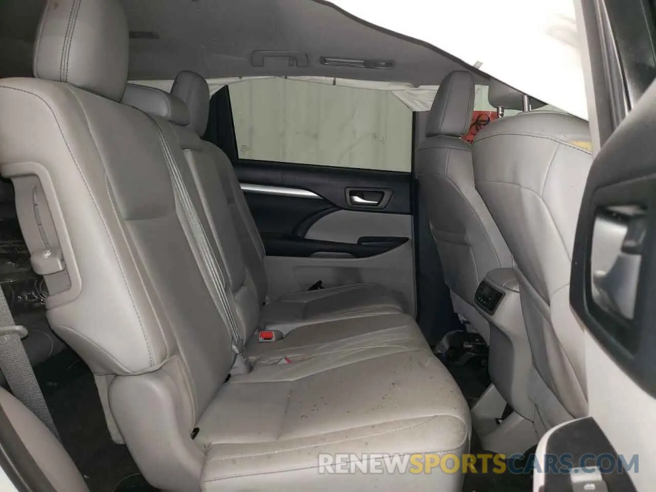 11 fotografías del automóvil dañado 5TDJZRFH7JS561063 TOYOTA HIGHLANDER 2018