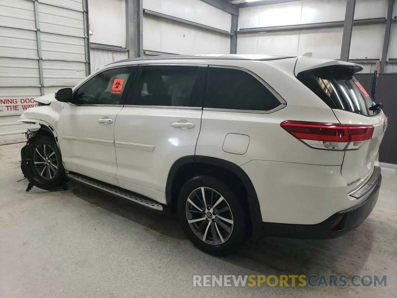 2 fotografías del automóvil dañado 5TDJZRFH7JS561063 TOYOTA HIGHLANDER 2018