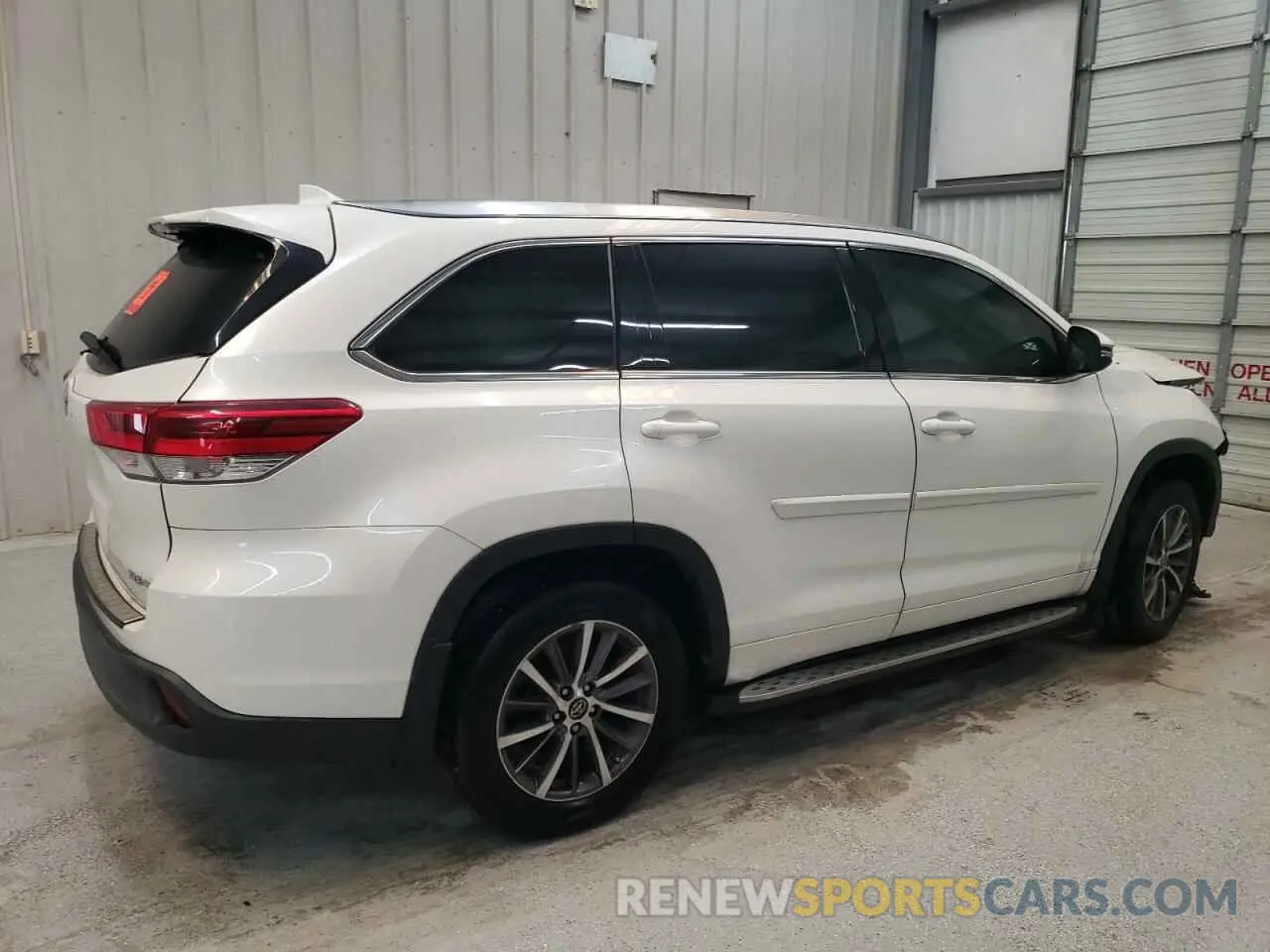 3 fotografías del automóvil dañado 5TDJZRFH7JS561063 TOYOTA HIGHLANDER 2018