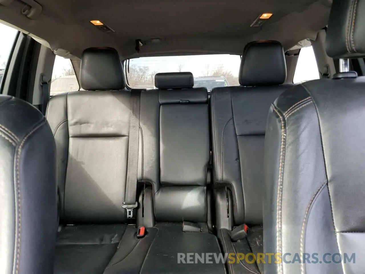 10 fotografías del automóvil dañado 5TDJZRFHXJS531765 TOYOTA HIGHLANDER 2018