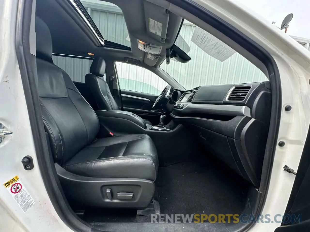 5 fotografías del automóvil dañado 5TDKZRFH5JS279668 TOYOTA HIGHLANDER 2018