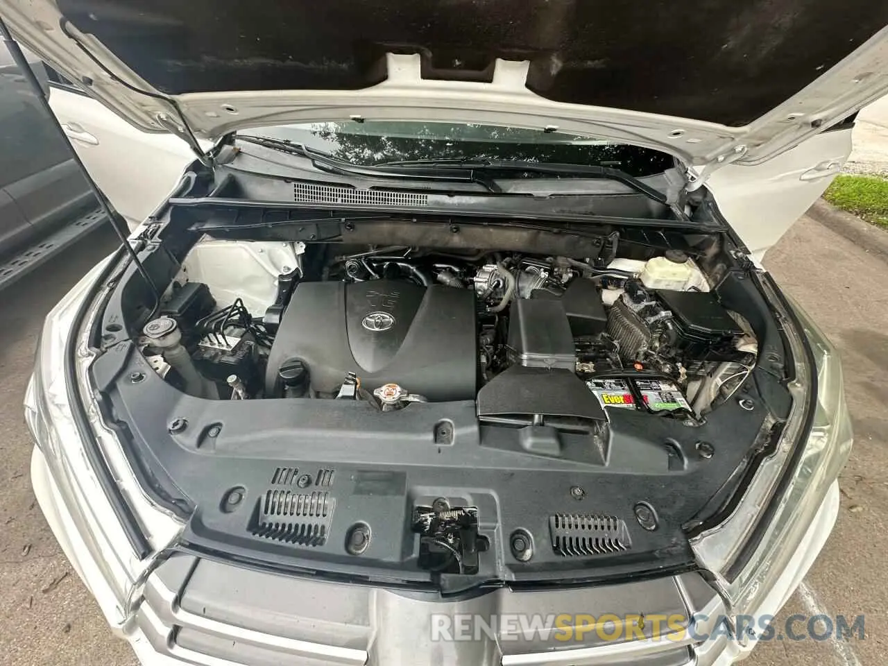 7 fotografías del automóvil dañado 5TDKZRFH5JS279668 TOYOTA HIGHLANDER 2018