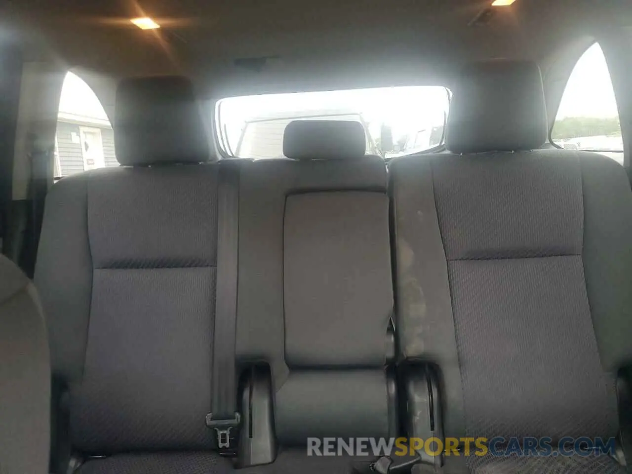 10 fotografías del automóvil dañado 5TDBGRFH4KS065908 TOYOTA HIGHLANDER 2019