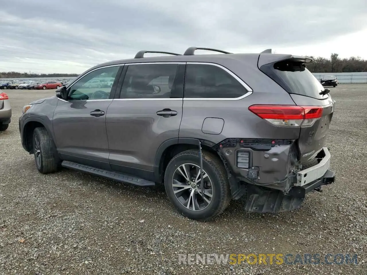 2 fotografías del automóvil dañado 5TDBZRFH0KS743712 TOYOTA HIGHLANDER 2019