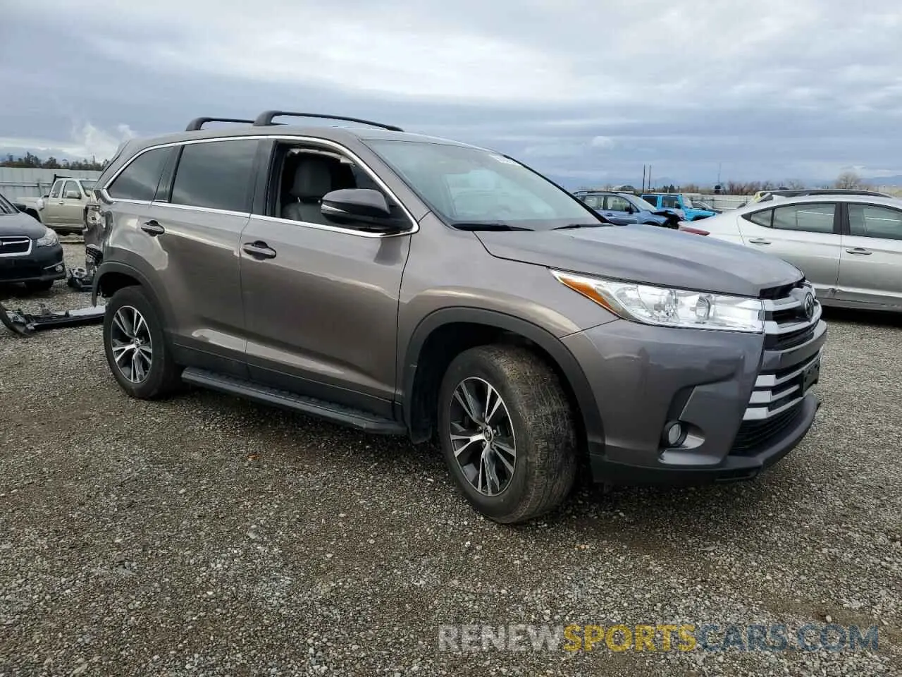 4 fotografías del automóvil dañado 5TDBZRFH0KS743712 TOYOTA HIGHLANDER 2019
