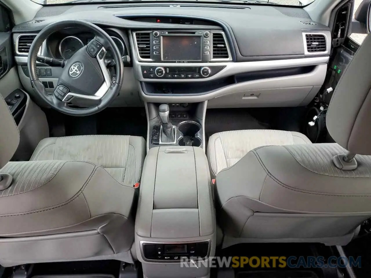 8 fotografías del automóvil dañado 5TDBZRFH0KS743712 TOYOTA HIGHLANDER 2019