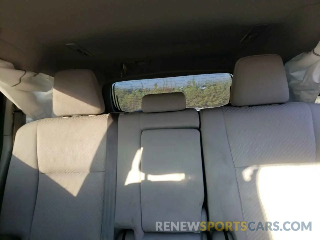 10 fotografías del automóvil dañado 5TDBZRFH0KS747663 TOYOTA HIGHLANDER 2019