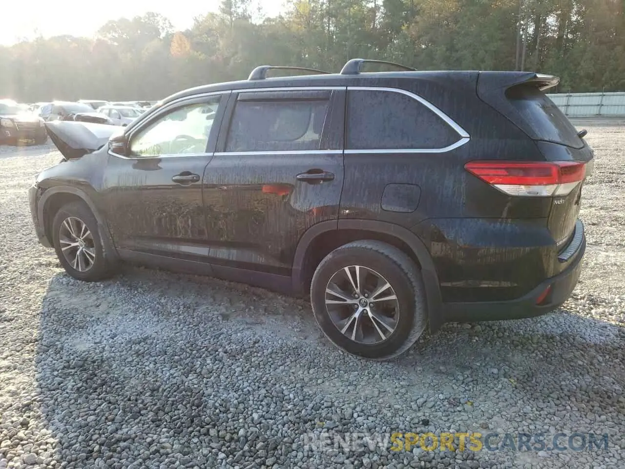 2 fotografías del automóvil dañado 5TDBZRFH0KS747663 TOYOTA HIGHLANDER 2019