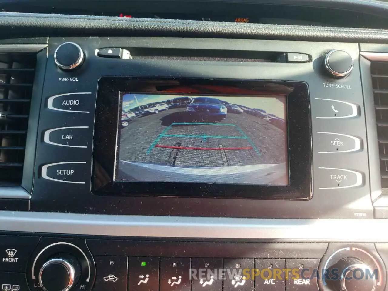 10 fotografías del automóvil dañado 5TDBZRFH0KS932019 TOYOTA HIGHLANDER 2019