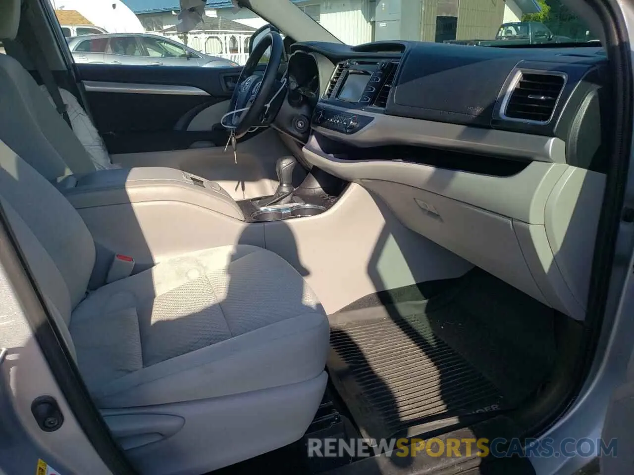 5 fotografías del automóvil dañado 5TDBZRFH0KS932019 TOYOTA HIGHLANDER 2019