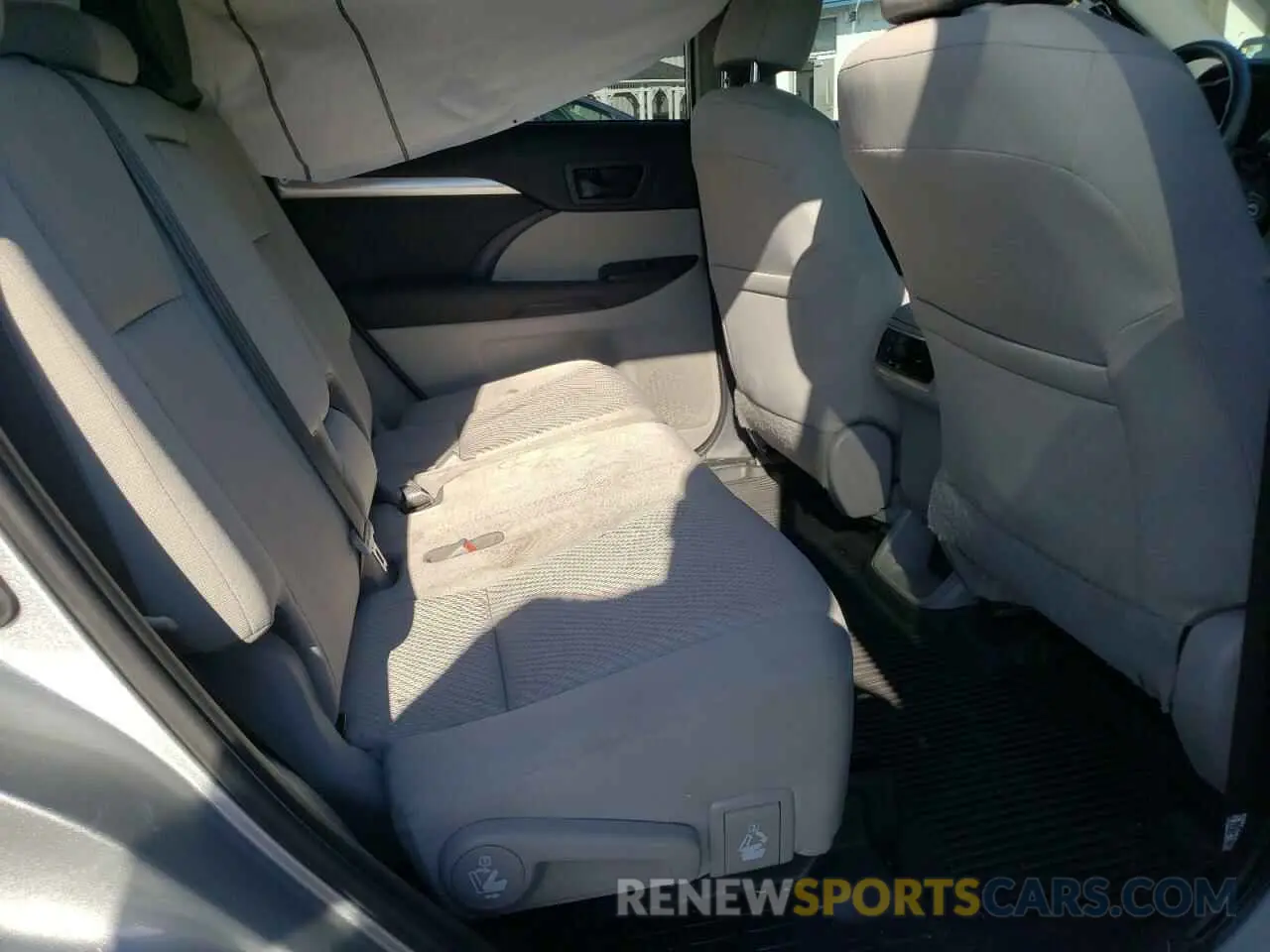 6 fotografías del automóvil dañado 5TDBZRFH0KS932019 TOYOTA HIGHLANDER 2019