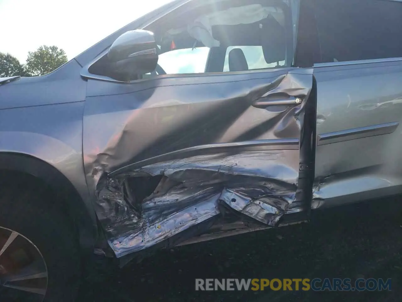 9 fotografías del automóvil dañado 5TDBZRFH0KS932019 TOYOTA HIGHLANDER 2019