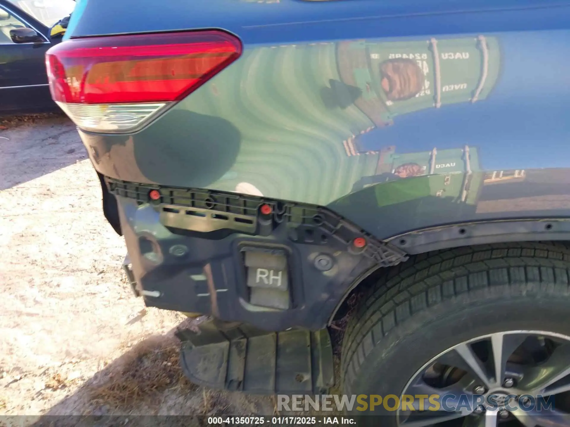 20 fotografías del automóvil dañado 5TDBZRFH0KS942453 TOYOTA HIGHLANDER 2019