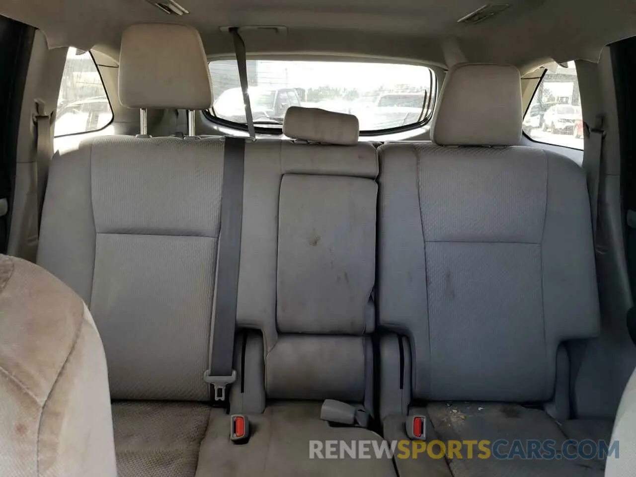 10 fotografías del automóvil dañado 5TDBZRFH0KS957549 TOYOTA HIGHLANDER 2019