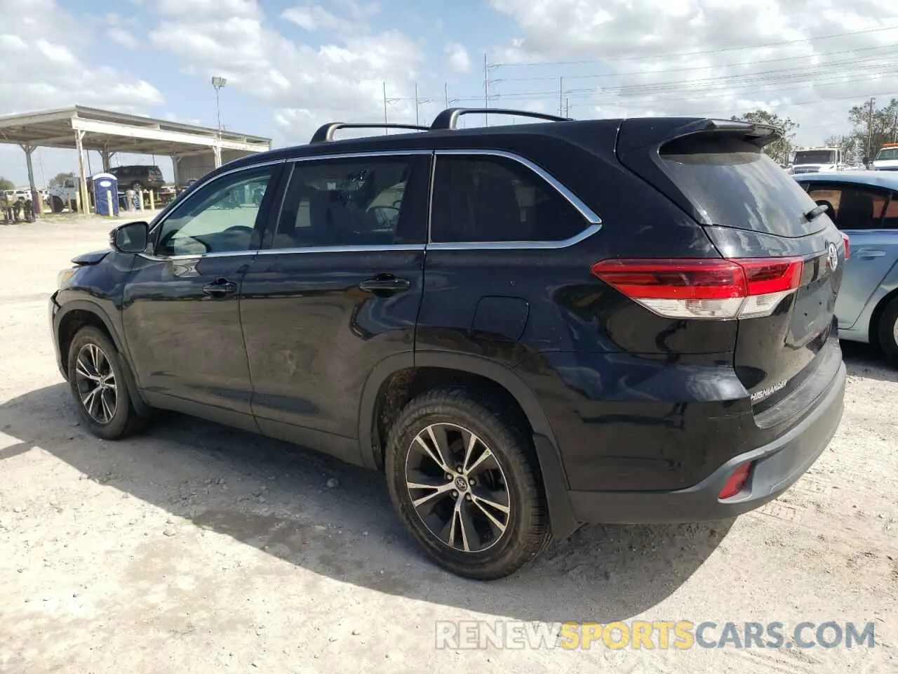 2 fotografías del automóvil dañado 5TDBZRFH0KS957549 TOYOTA HIGHLANDER 2019