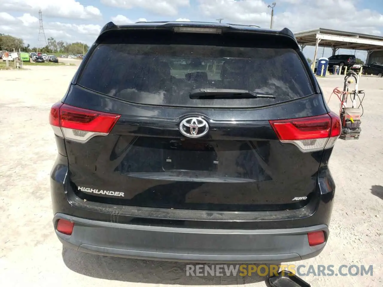 6 fotografías del automóvil dañado 5TDBZRFH0KS957549 TOYOTA HIGHLANDER 2019