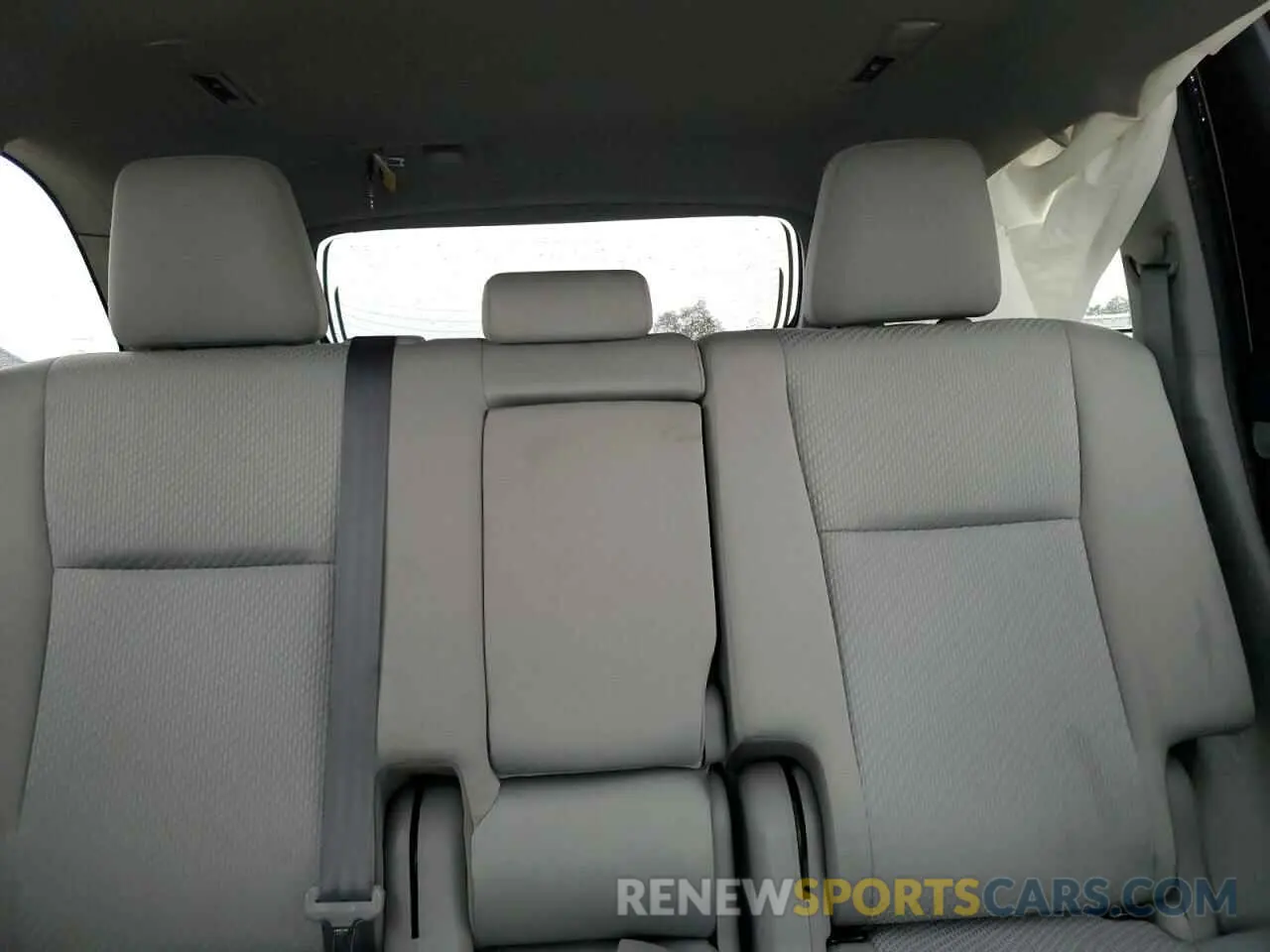 10 fotografías del automóvil dañado 5TDBZRFH0KS977879 TOYOTA HIGHLANDER 2019