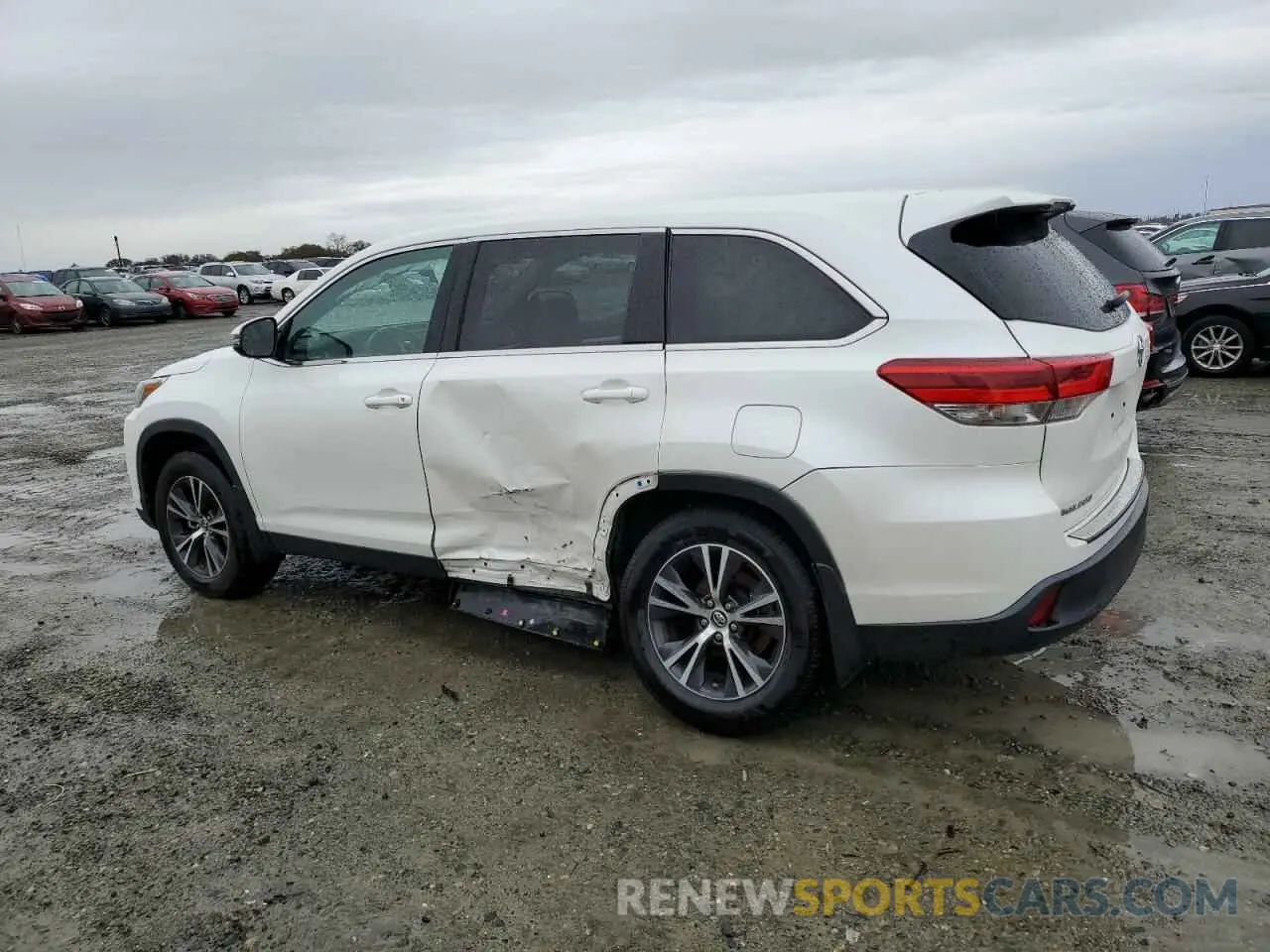 2 fotografías del automóvil dañado 5TDBZRFH0KS977879 TOYOTA HIGHLANDER 2019
