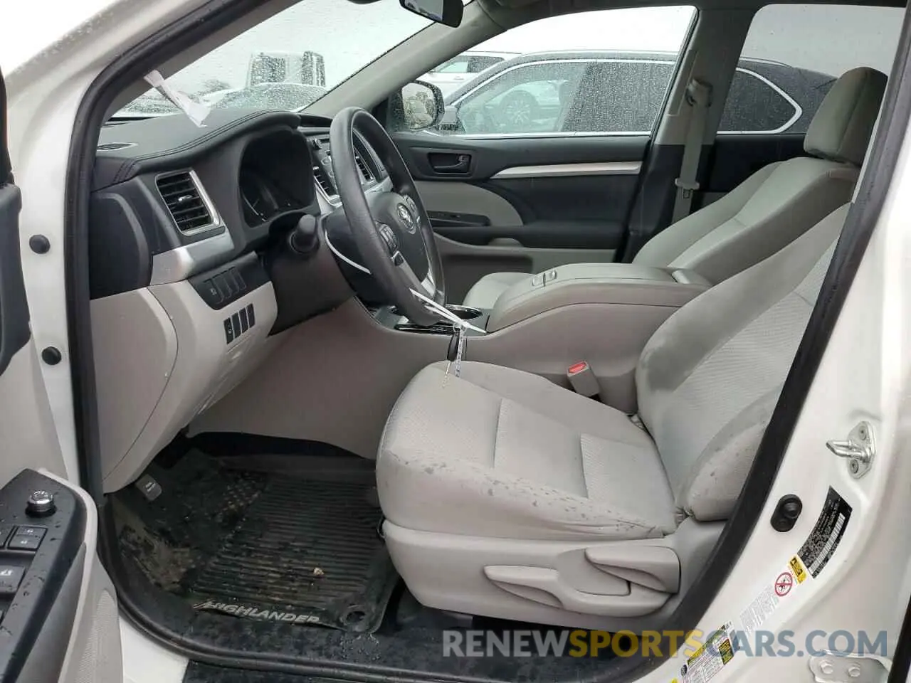 7 fotografías del automóvil dañado 5TDBZRFH0KS977879 TOYOTA HIGHLANDER 2019