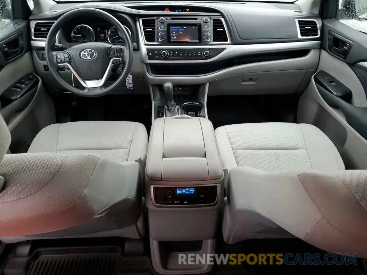 8 fotografías del automóvil dañado 5TDBZRFH0KS977879 TOYOTA HIGHLANDER 2019