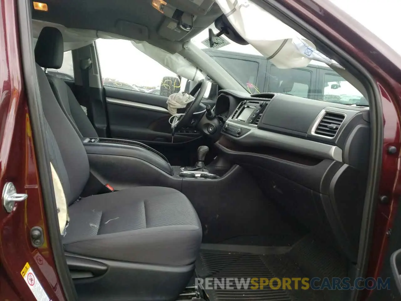 5 fotografías del automóvil dañado 5TDBZRFH1KS715353 TOYOTA HIGHLANDER 2019