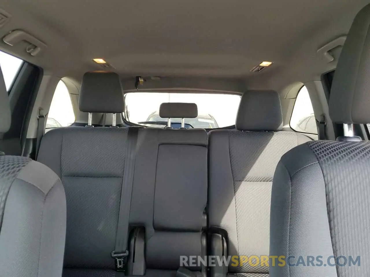 10 fotografías del automóvil dañado 5TDBZRFH1KS725302 TOYOTA HIGHLANDER 2019
