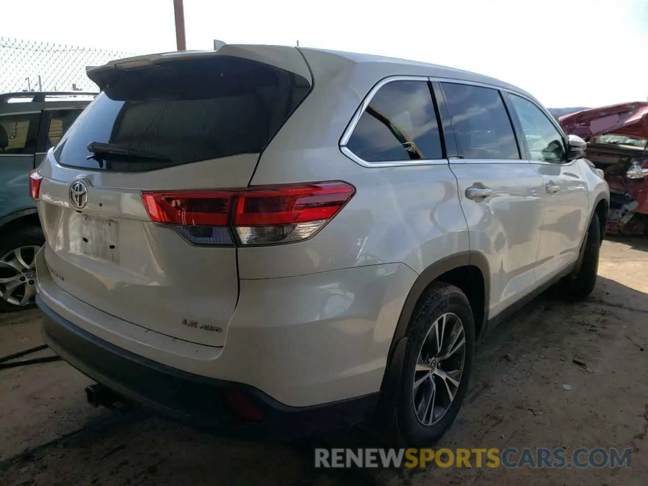 4 fotografías del automóvil dañado 5TDBZRFH1KS730838 TOYOTA HIGHLANDER 2019
