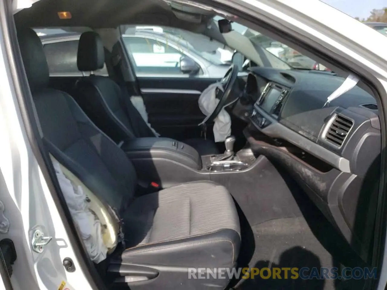 5 fotografías del automóvil dañado 5TDBZRFH1KS730838 TOYOTA HIGHLANDER 2019