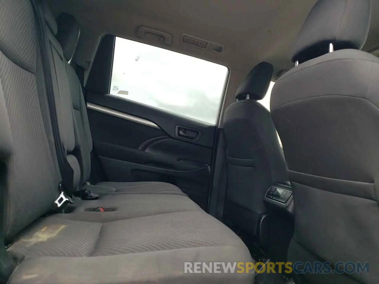 11 fotografías del automóvil dañado 5TDBZRFH1KS946849 TOYOTA HIGHLANDER 2019