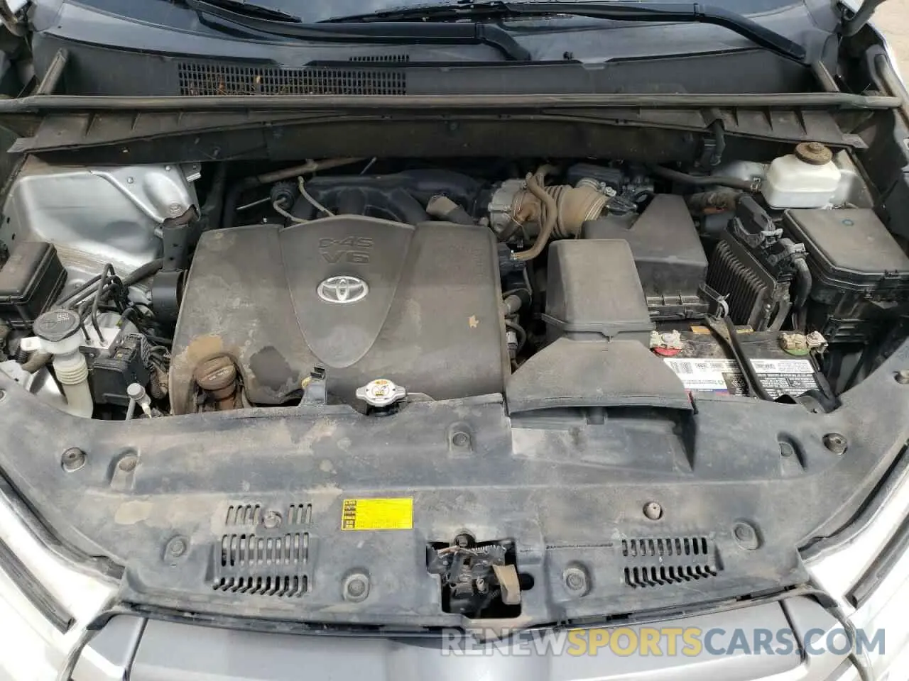 12 fotografías del automóvil dañado 5TDBZRFH1KS946849 TOYOTA HIGHLANDER 2019