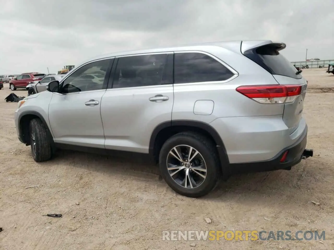 2 fotografías del automóvil dañado 5TDBZRFH1KS946849 TOYOTA HIGHLANDER 2019