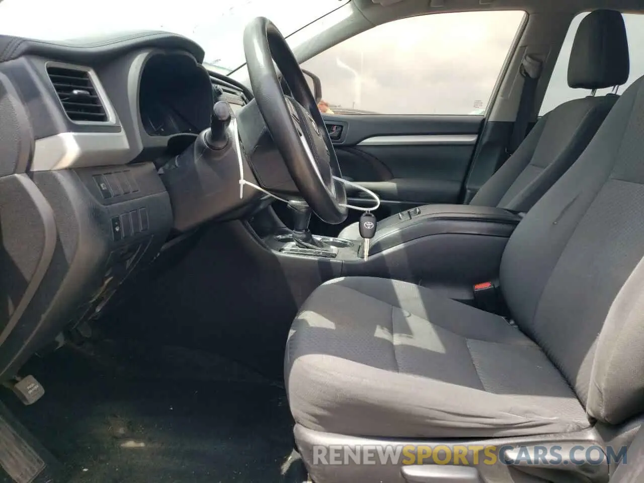 7 fotografías del automóvil dañado 5TDBZRFH1KS946849 TOYOTA HIGHLANDER 2019