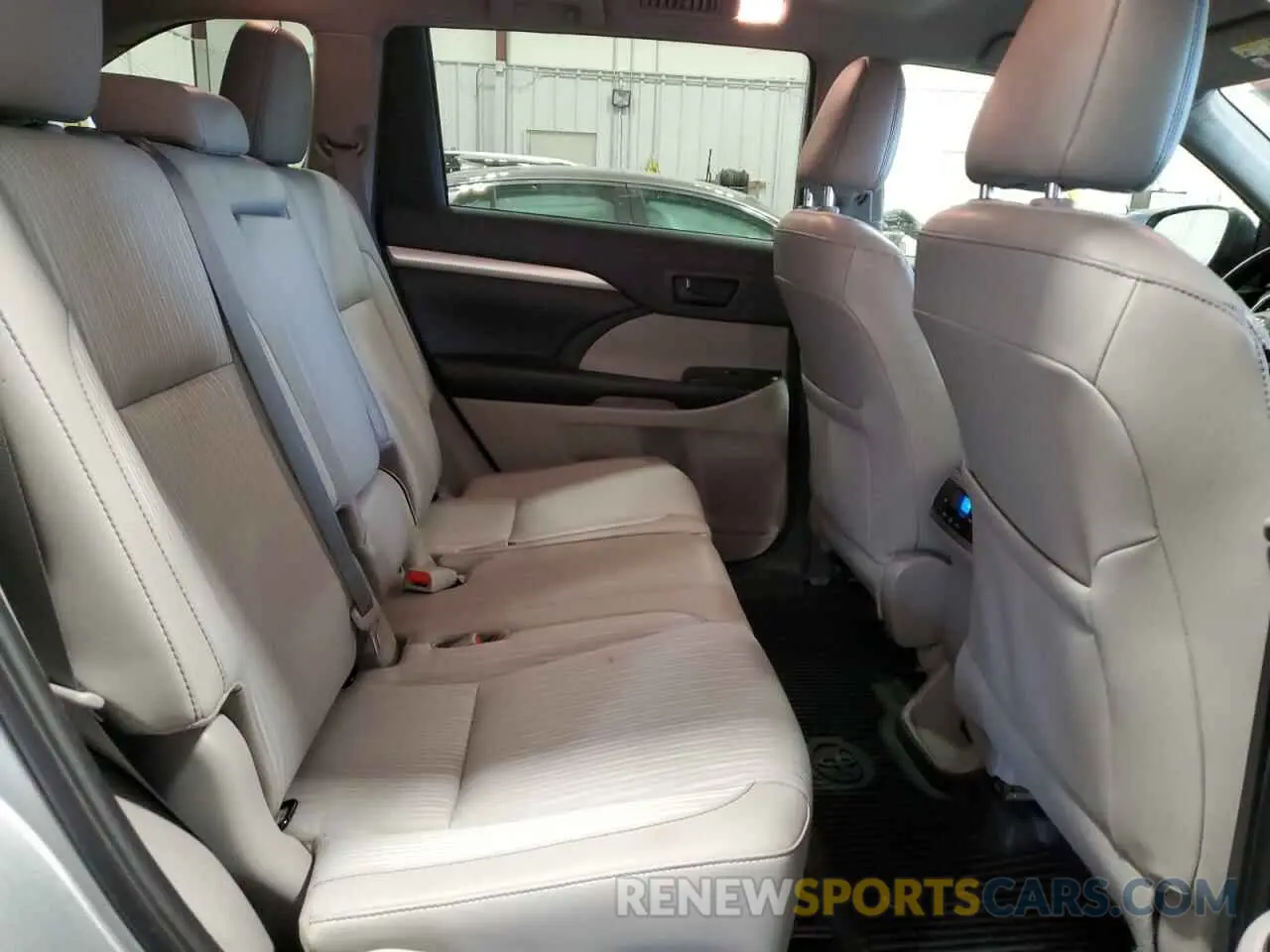 11 fotografías del automóvil dañado 5TDBZRFH2KS738981 TOYOTA HIGHLANDER 2019