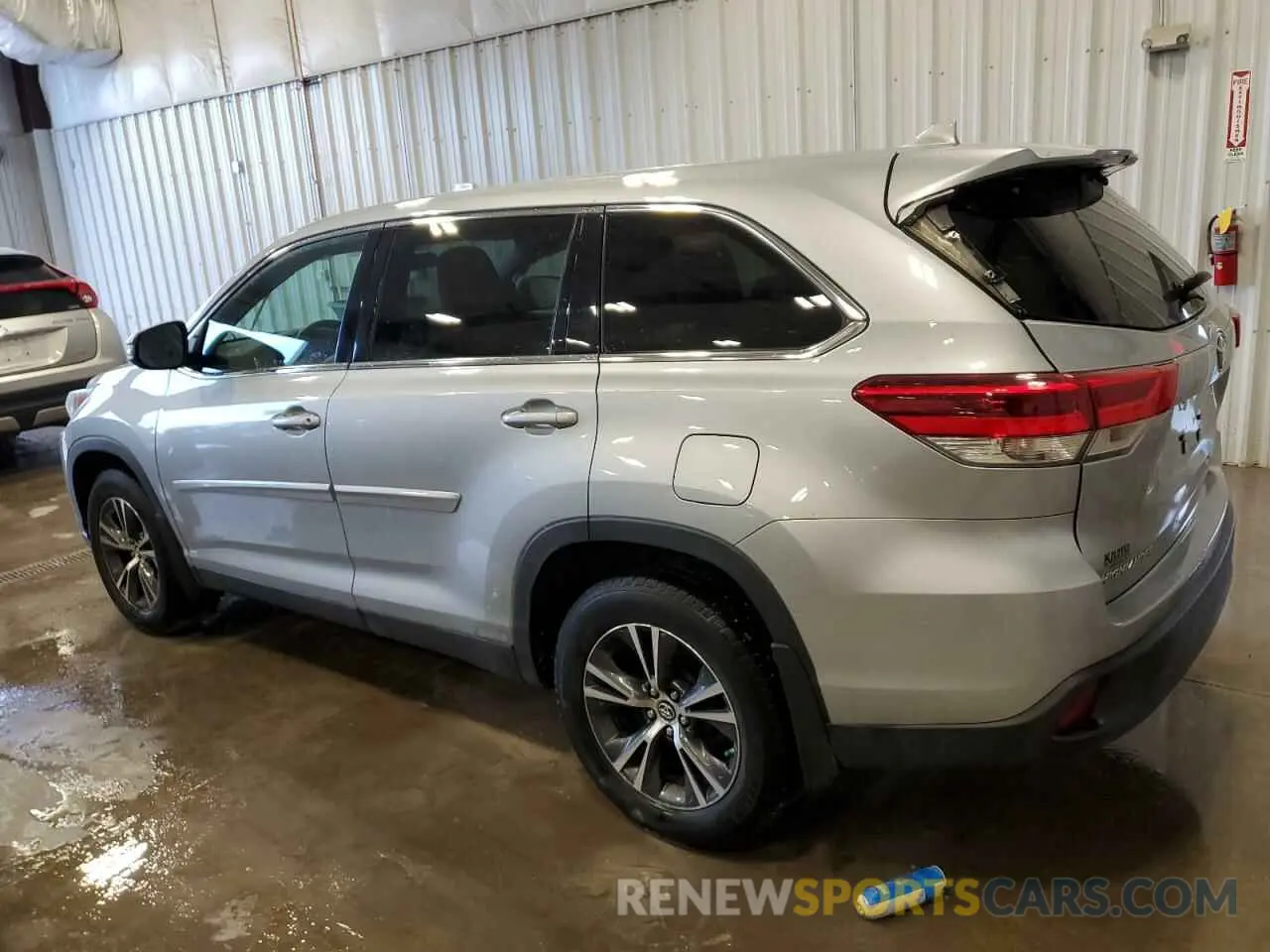 2 fotografías del automóvil dañado 5TDBZRFH2KS738981 TOYOTA HIGHLANDER 2019