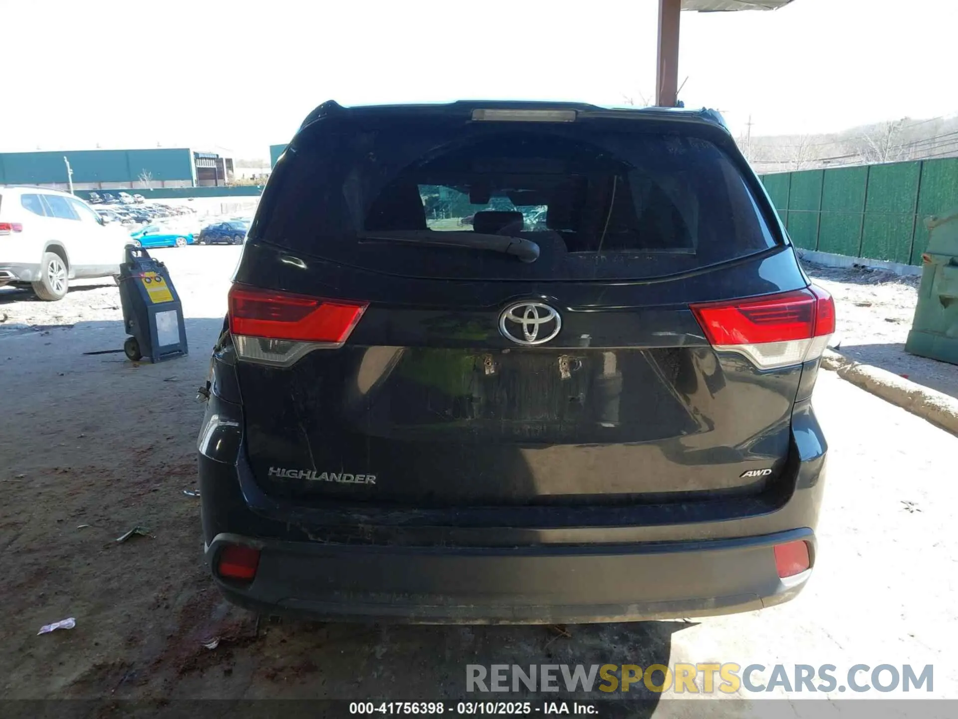 17 fotografías del automóvil dañado 5TDBZRFH2KS743601 TOYOTA HIGHLANDER 2019