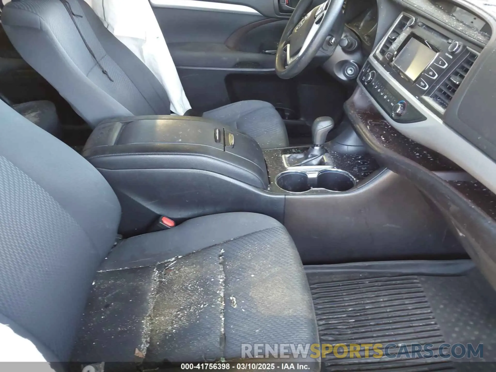 5 fotografías del automóvil dañado 5TDBZRFH2KS743601 TOYOTA HIGHLANDER 2019