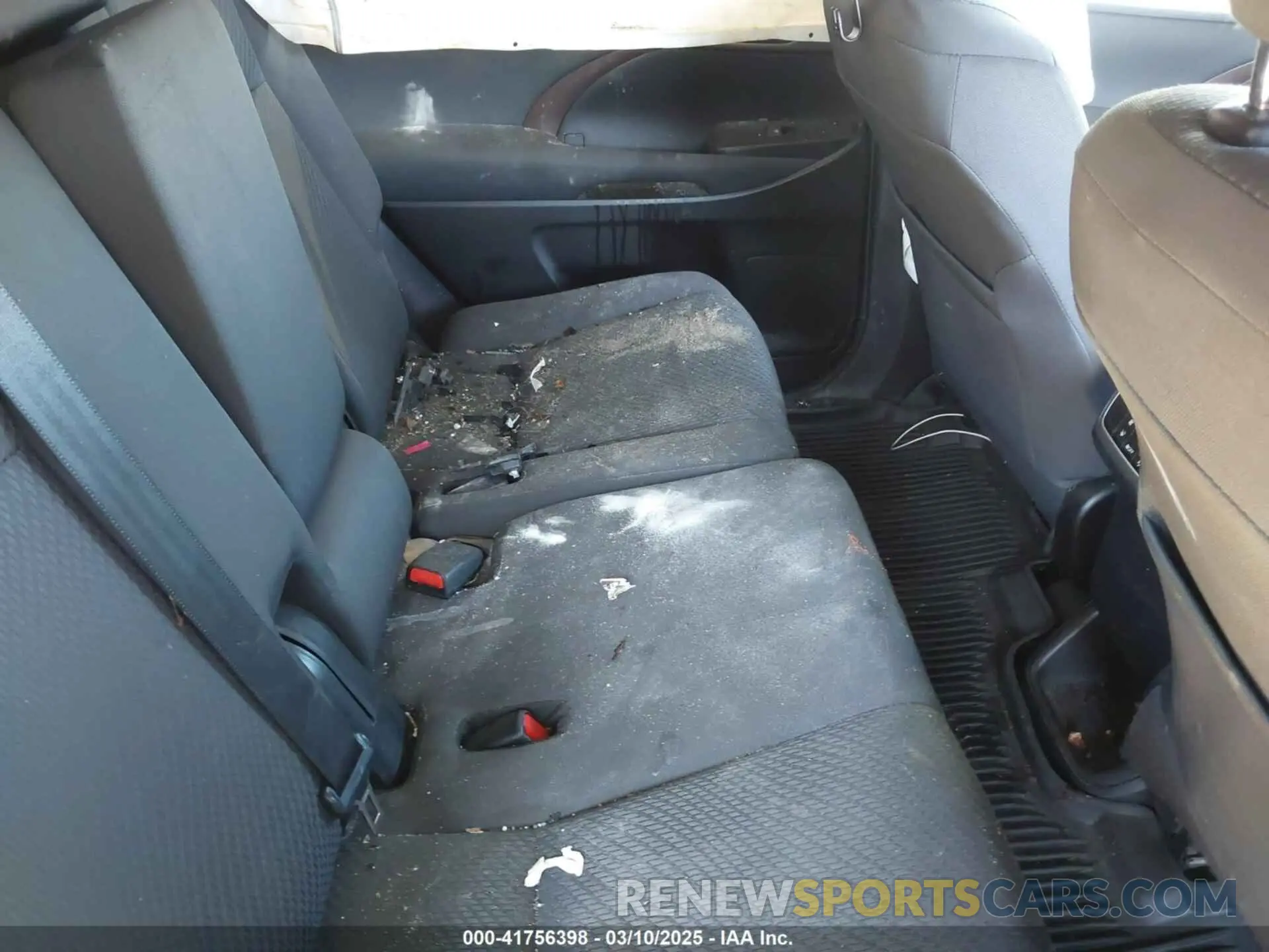 8 fotografías del automóvil dañado 5TDBZRFH2KS743601 TOYOTA HIGHLANDER 2019