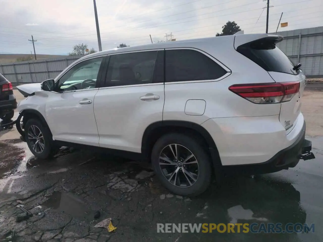 2 fotografías del automóvil dañado 5TDBZRFH2KS927680 TOYOTA HIGHLANDER 2019